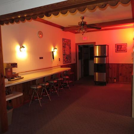 Travelers Inn Motel Eagle River Bagian luar foto