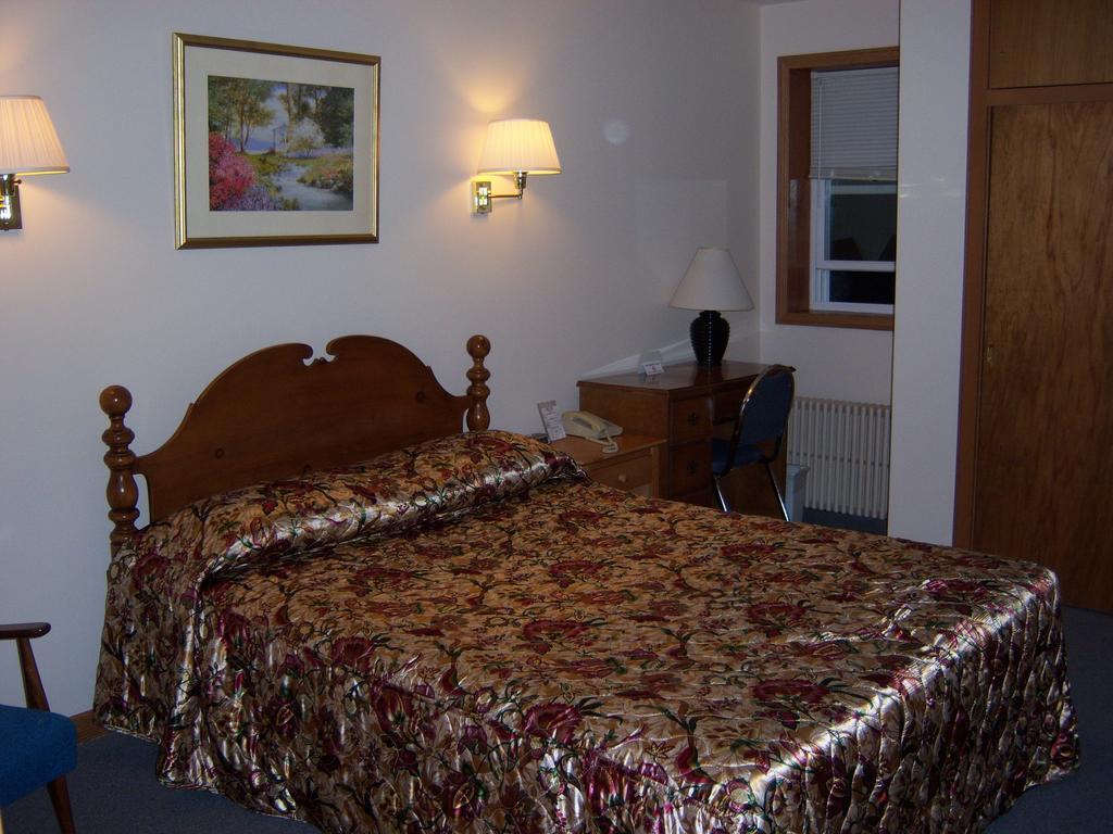 Travelers Inn Motel Eagle River Ruang foto