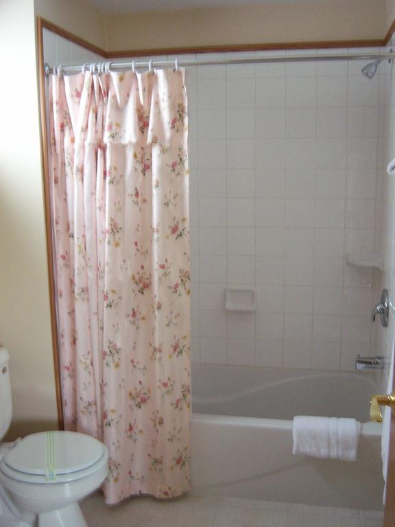 Travelers Inn Motel Eagle River Ruang foto