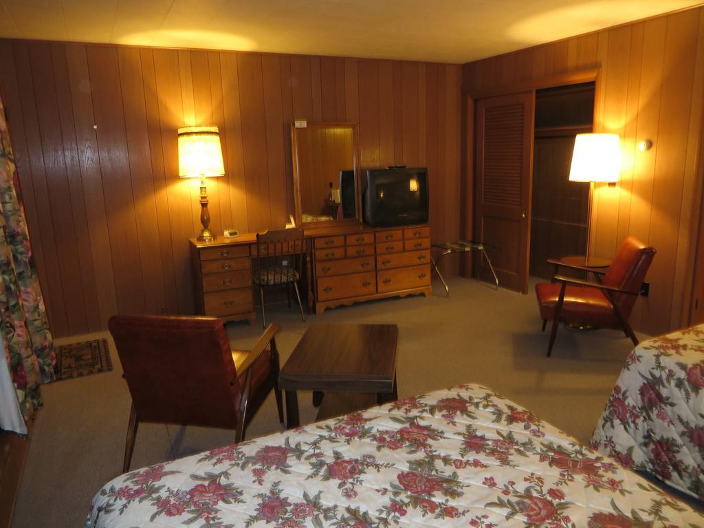 Travelers Inn Motel Eagle River Ruang foto