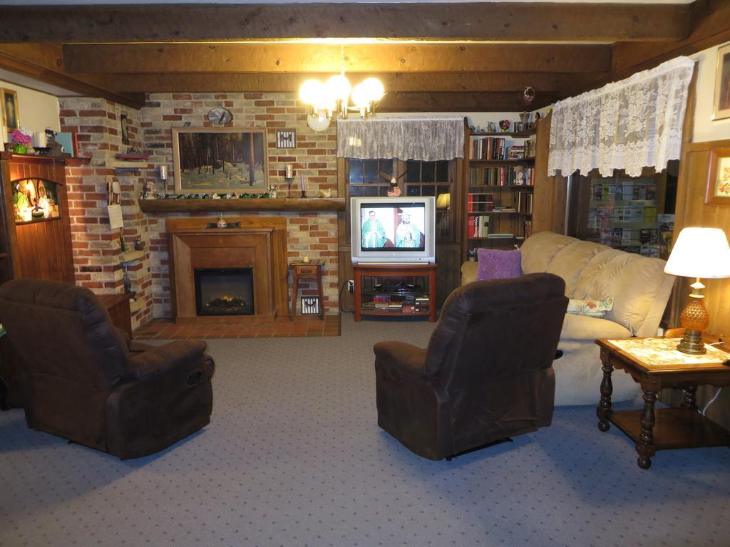 Travelers Inn Motel Eagle River Bagian luar foto
